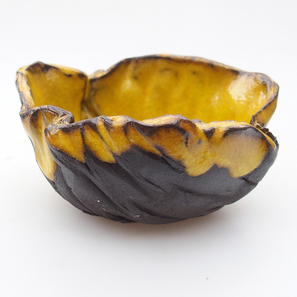 Ceramic shell 8 x 10 x 5,5 cm , yellow