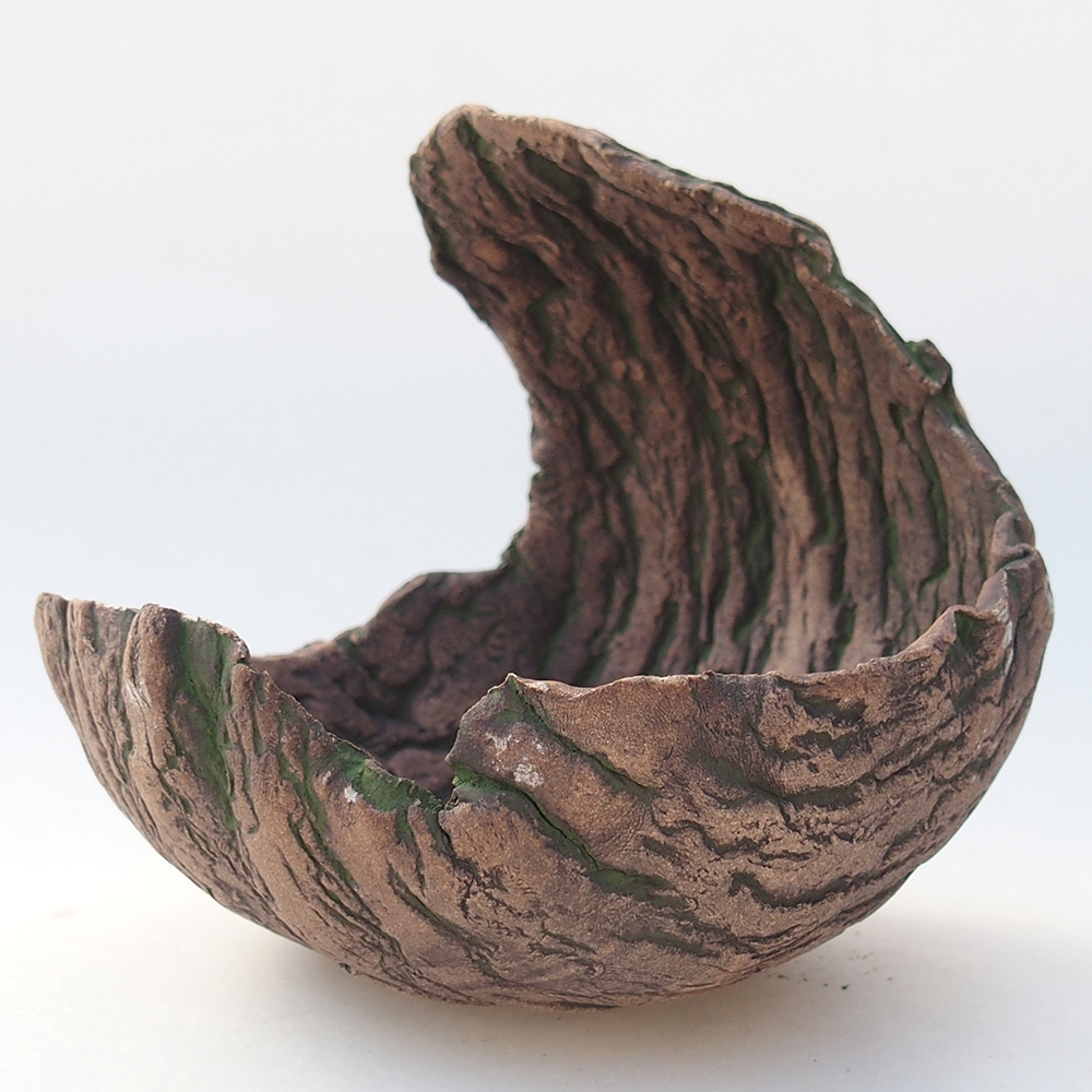 Ceramic Shell 13 x 13 x 12 cm , colour green