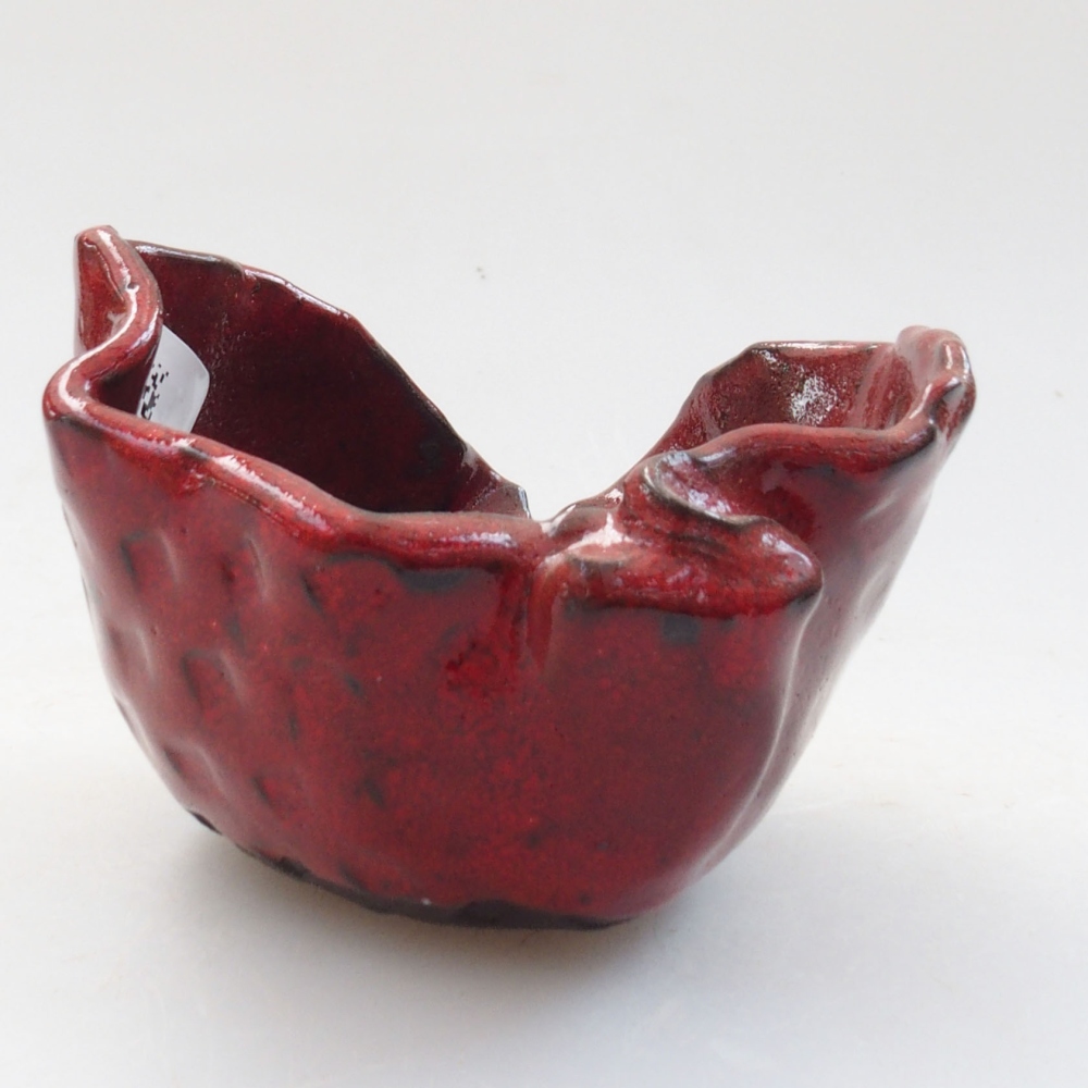 Ceramic shell 8 x 7,5 x 6 cm, color red