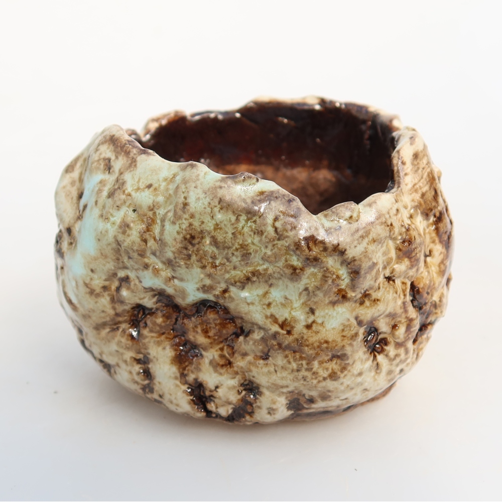 Ceramic Shell, 7.5 x 7 x 5.5 cm, white-brown