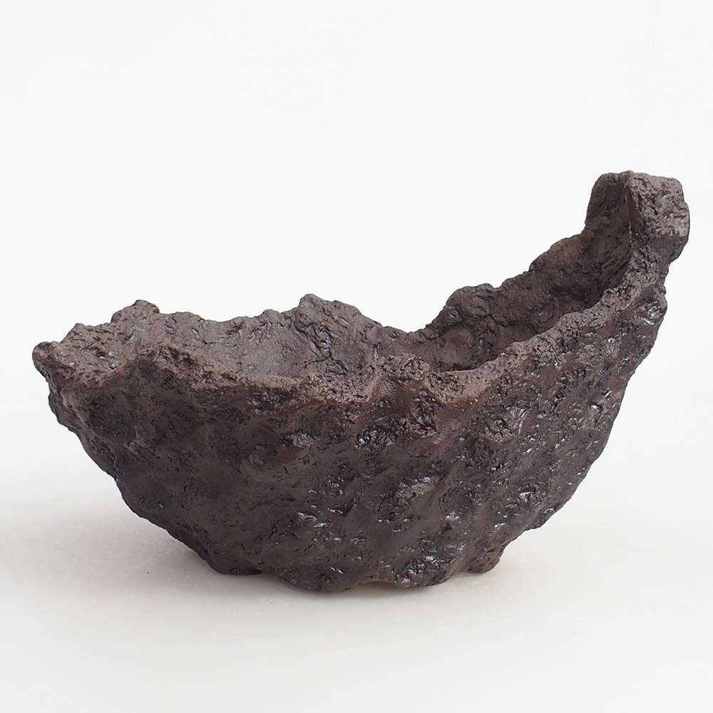 Ceramic shell 19 x 15 x 14 cm , colour brown