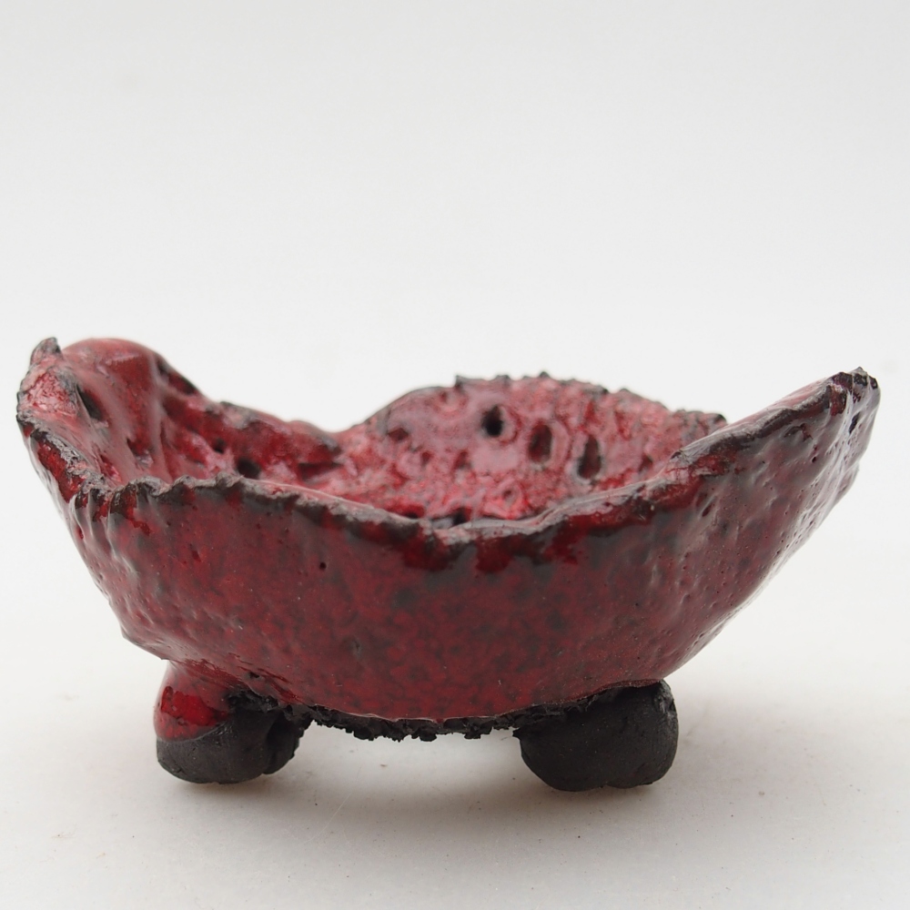 Ceramic shell 8,5 x 8 x 4,5 cm , colour red