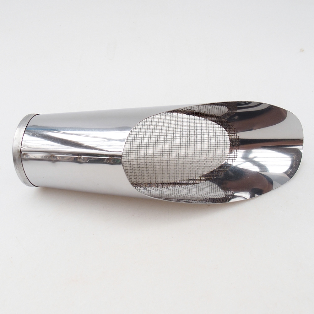 Soil trowel with sieve