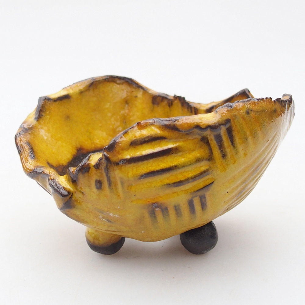 Ceramic shell 9 x 8 x 5,5 cm , yellow