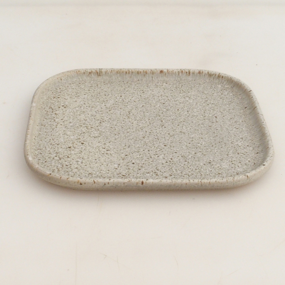 Ceramic saucer H36 - 17.5 x 15 x 1 cm - beige
