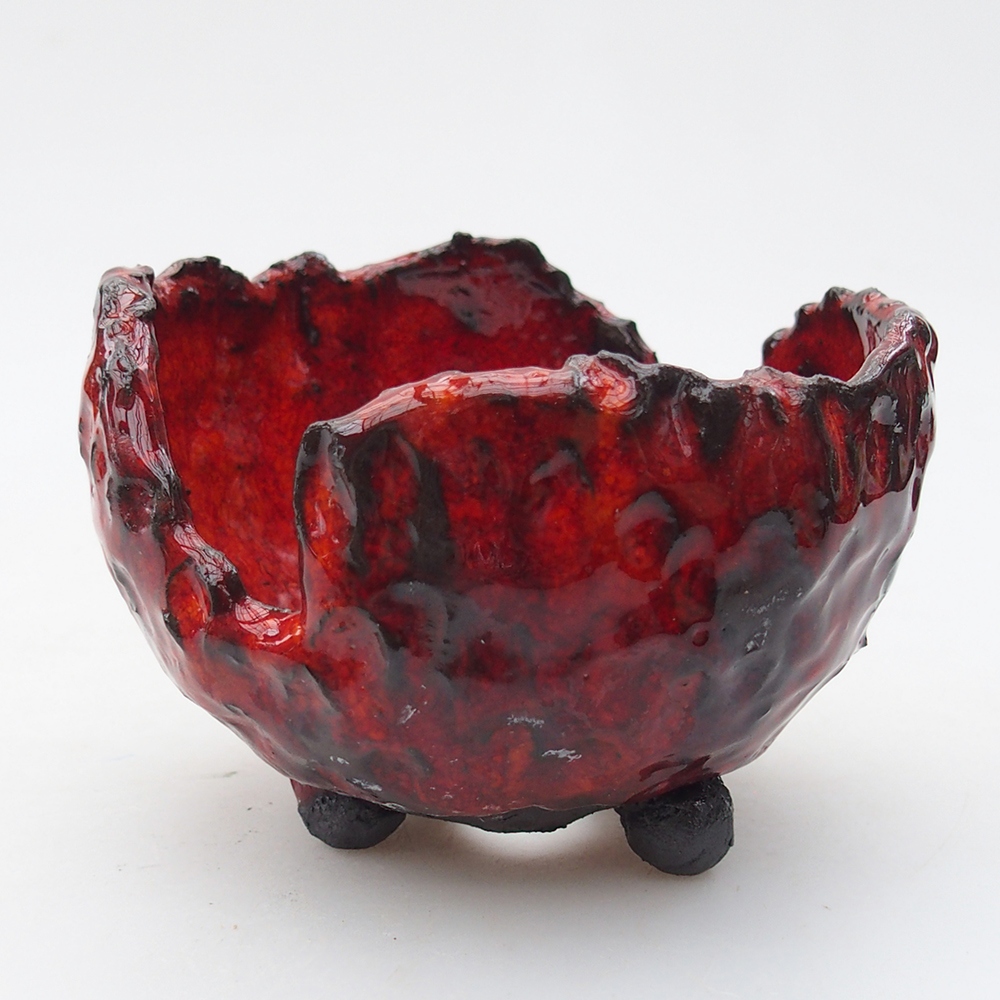 Ceramic shell 9,5 x 9 x 7 cm , colour red