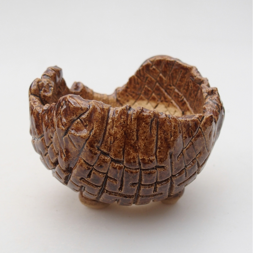 Ceramic Shell 9 x 8 x 6,5 cm , colour brown