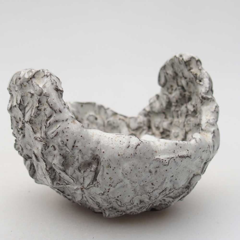 Ceramic Shell 7 x 6,5 x 5,5 cm , colour white