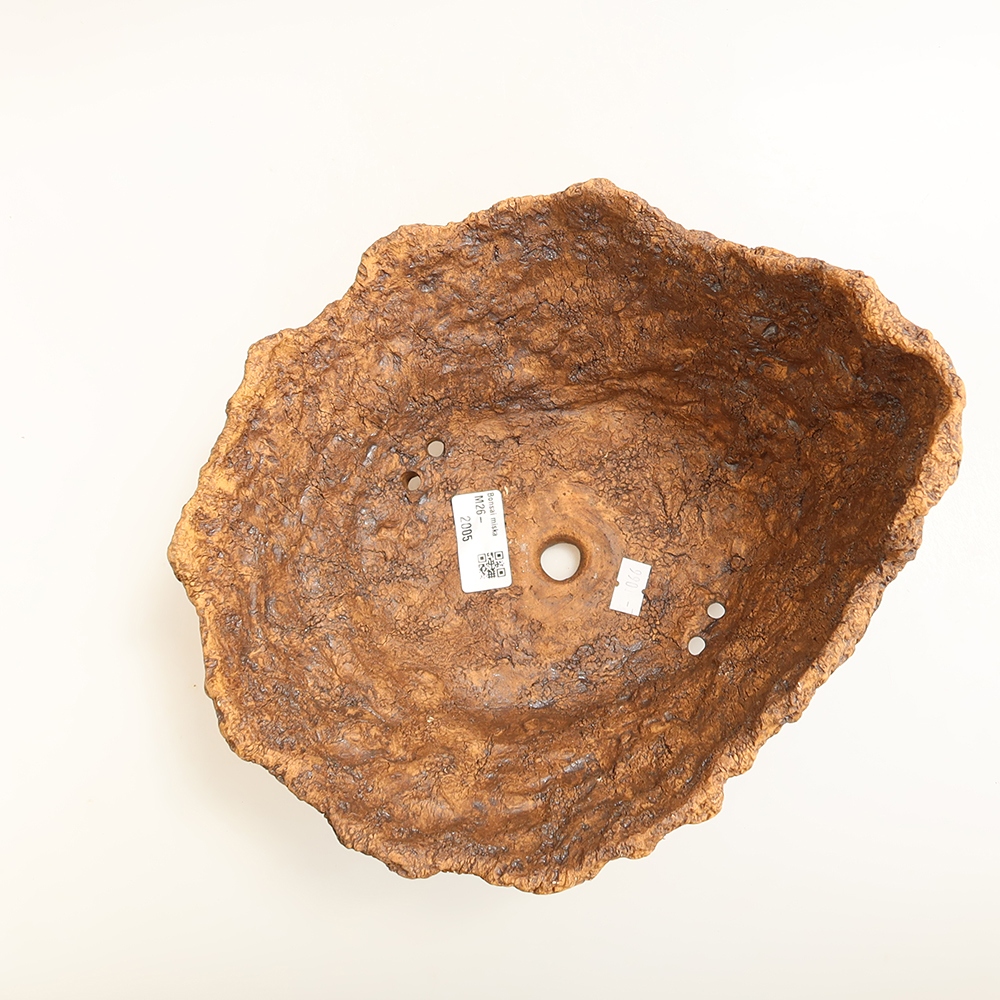 Ceramic Shell, 23.5 x 20 x 16.5 cm, brown