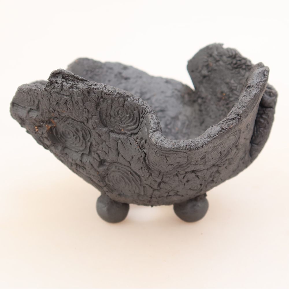 Ceramic Shell  11.5 x 10.5 x 7 cm, metallic color