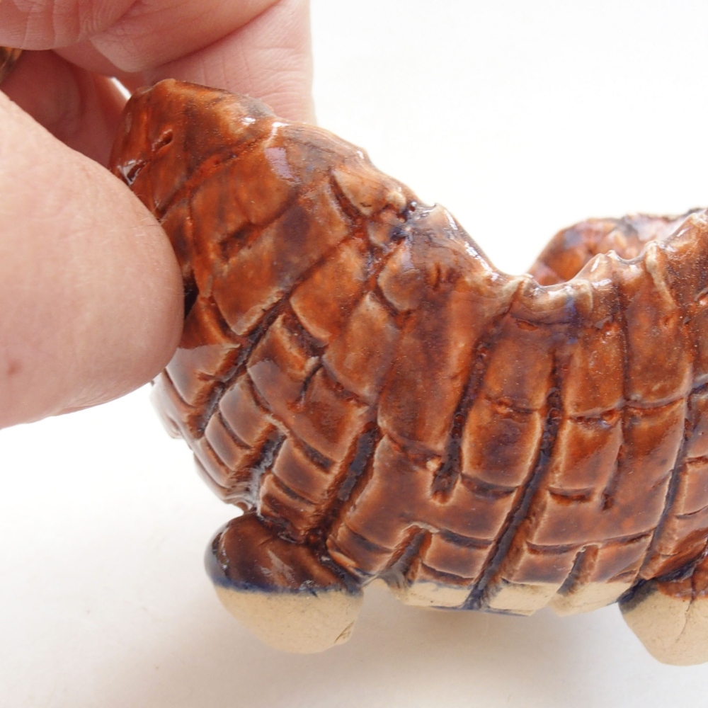 Ceramic shell 7,5 x 7 x 6 cm, color brown