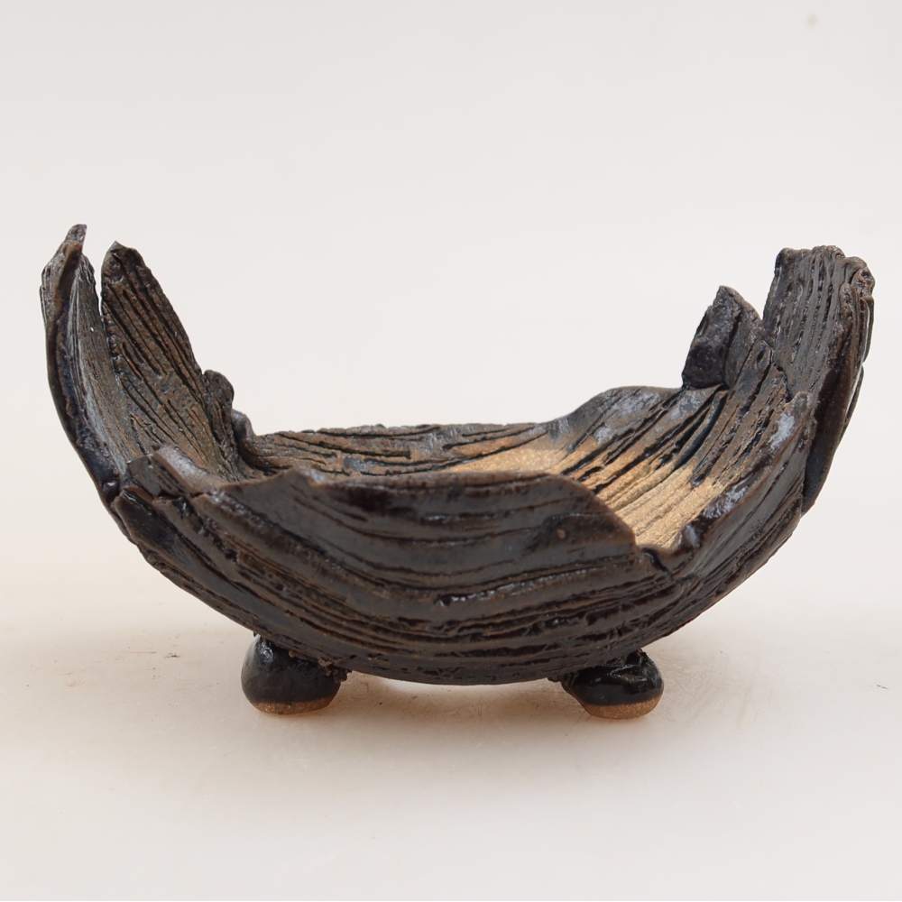 Ceramic Shell  11 x 8.5 x 6.5 cm, black-green