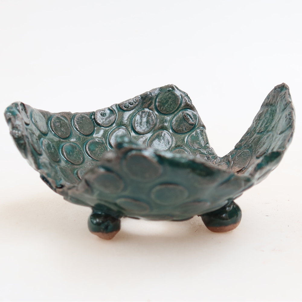 Ceramic Shell  10 x 9 x 6 cm, green