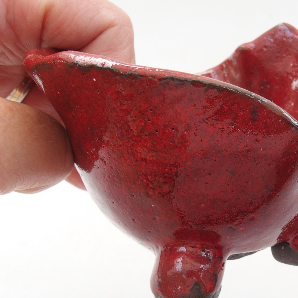 Ceramic shell 8 x 8 x 7,5 cm, color red