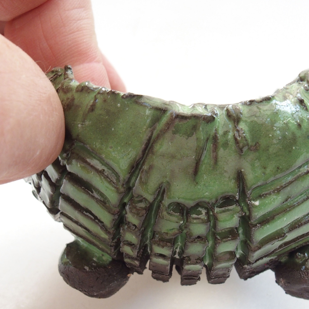 Ceramic shell 7 x 7 x 5 cm, color green