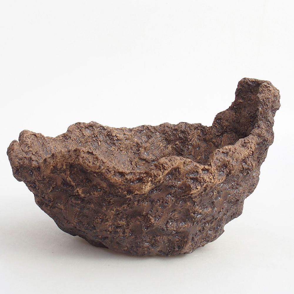 Ceramic shell 19 x 15 x 14 cm , colour brown