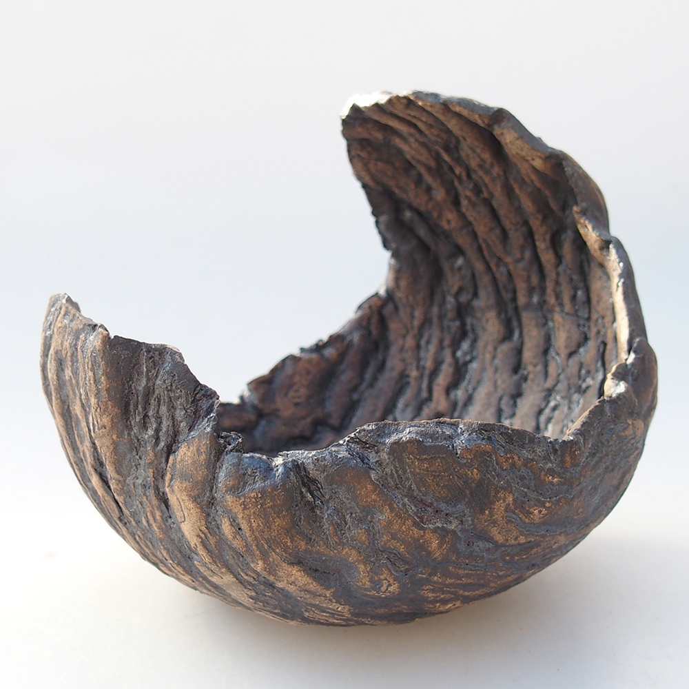 Ceramic Shell 13 x 12,5 x 12,5 cm , colour brown