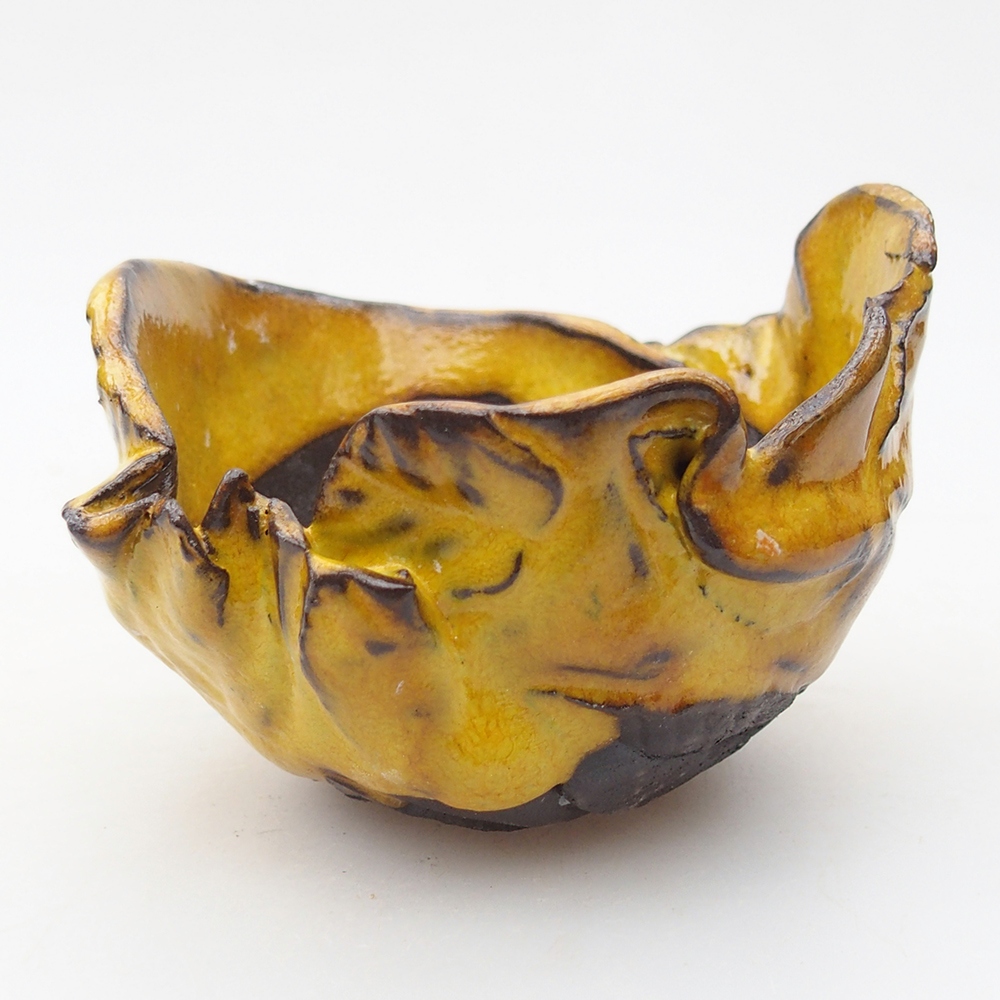 Ceramic shell 9 x 8,5 x 6,5 cm , yellow