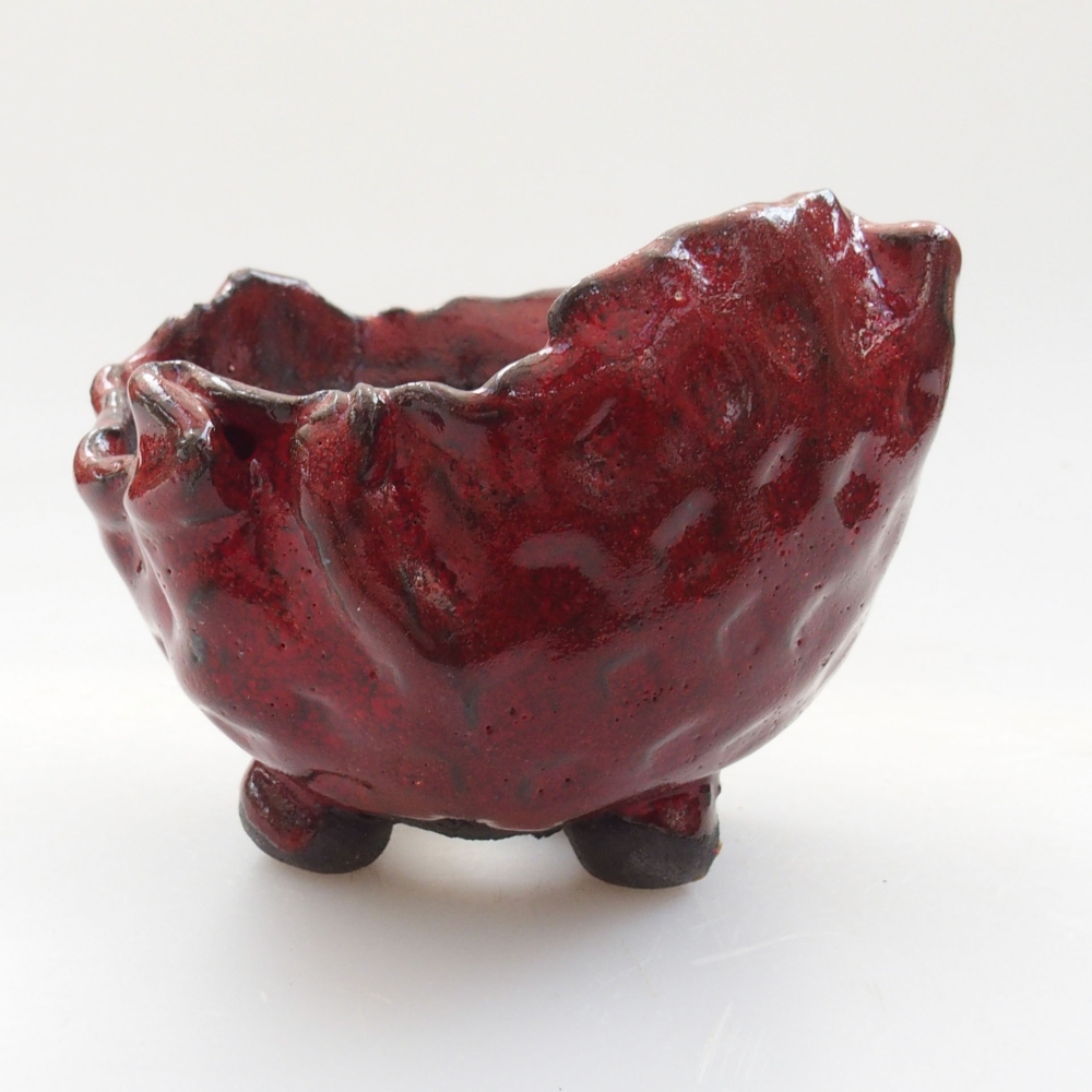 Ceramic shell 8 x 7 x 7 cm, color red