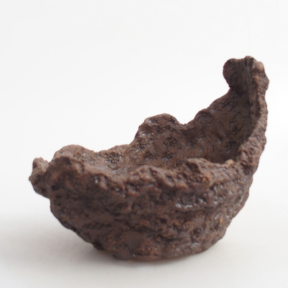 Ceramic shell 14 x 12 x 13 cm , colour brown