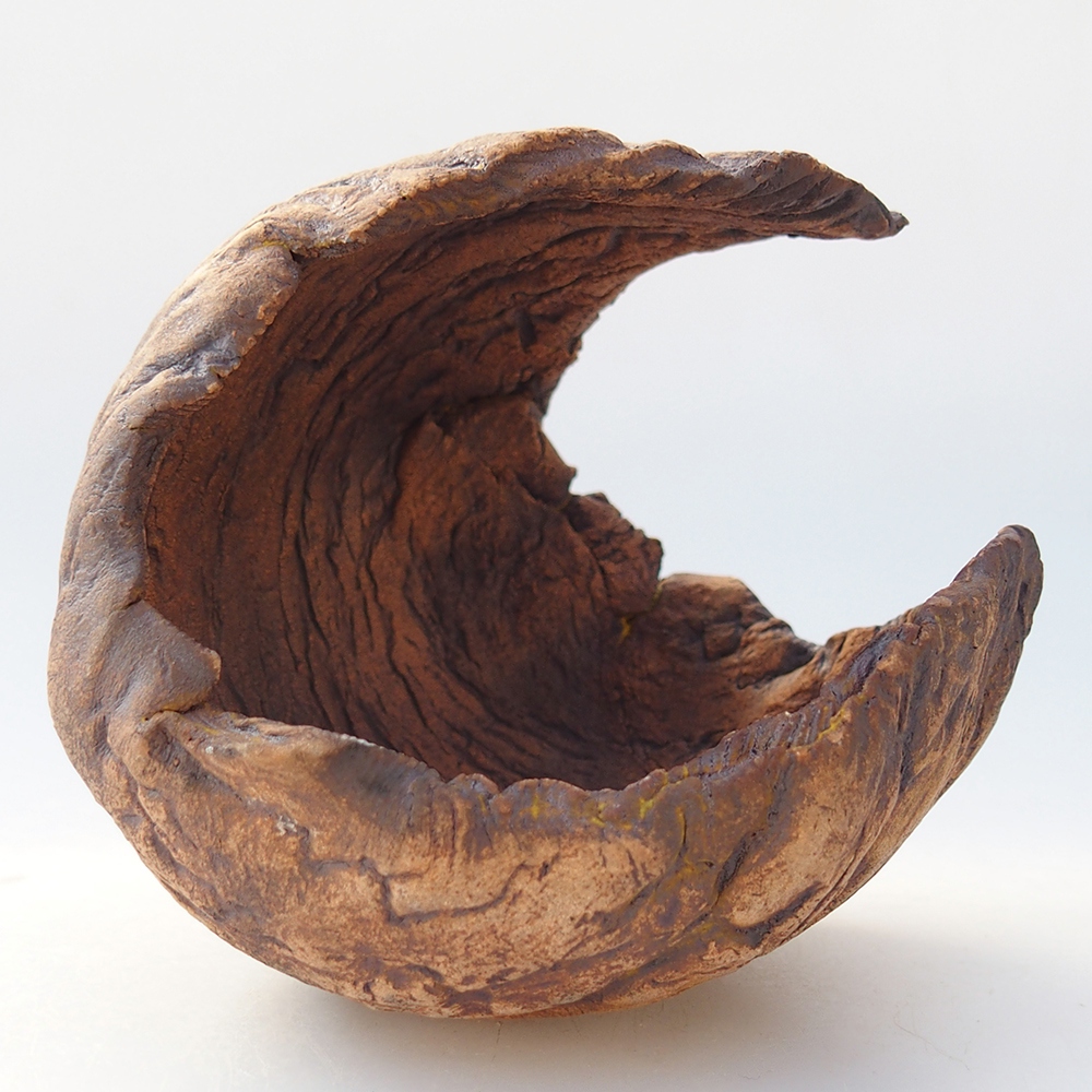 Ceramic Shell 10 x 9,5 x 10 cm , colour brown