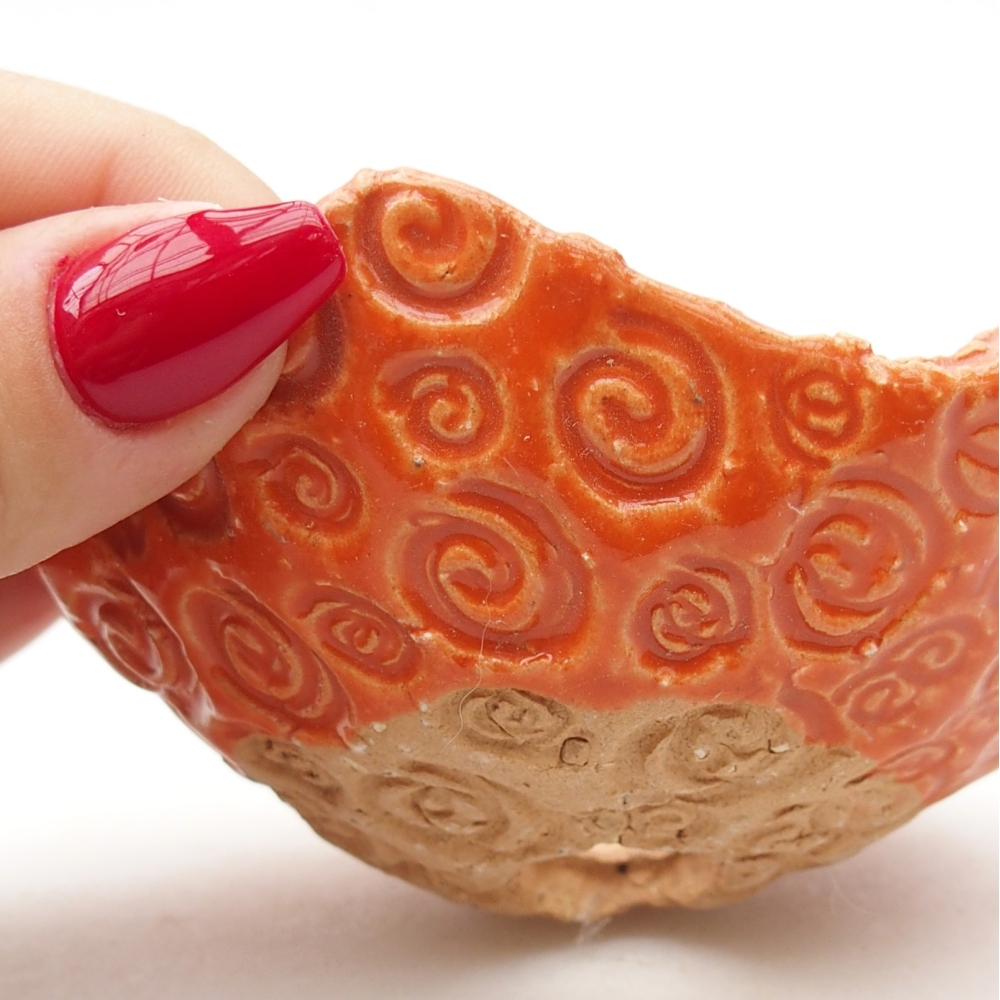Ceramic shell 9 x 8,5 x 4 cm , colour orange