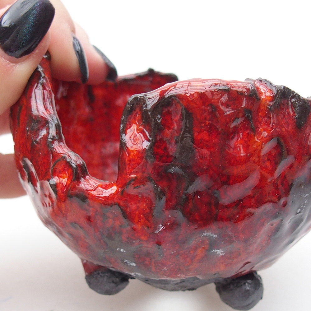 Ceramic shell 9,5 x 9 x 7 cm , colour red
