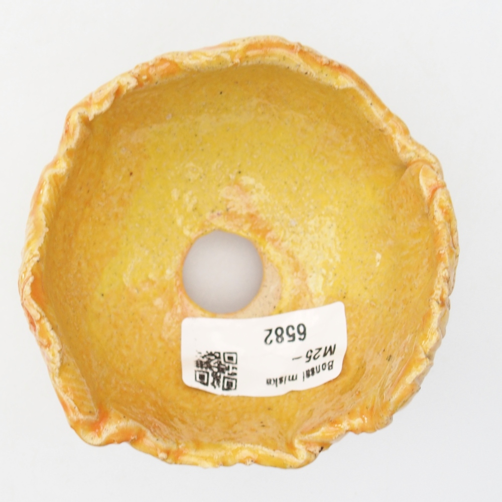 Ceramic shell 8 x 8 x 6 cm , yellow