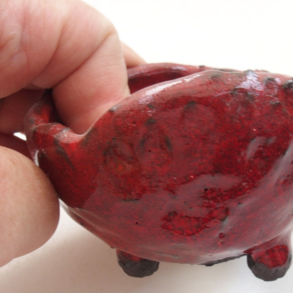 Ceramic shell 7 x 6,5 x 5 cm, color red