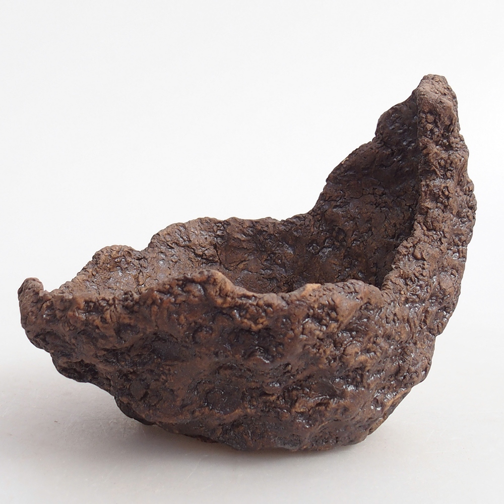 Ceramic Shell 10 x 8 x 9,5 cm , colour brown