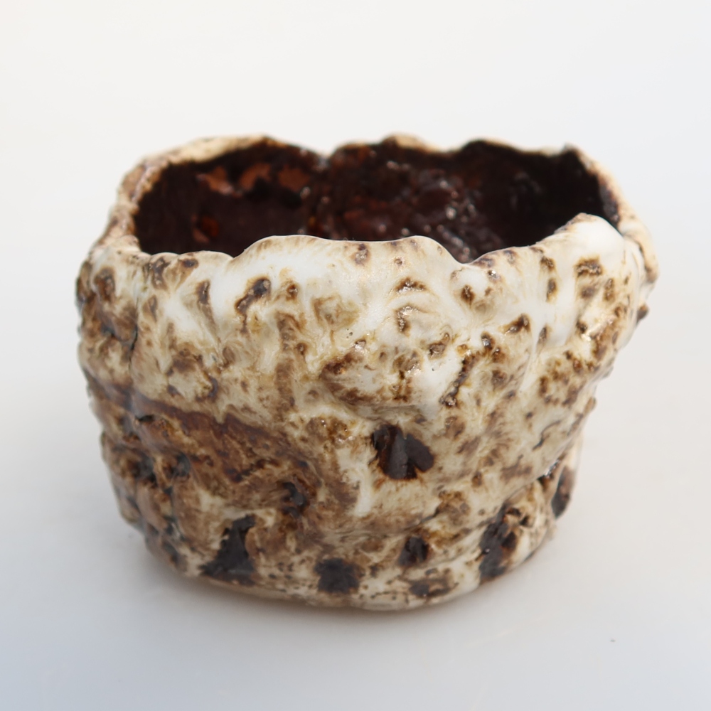 Ceramic Shell, 7.5 x 7.5 x 5 cm, white-brown