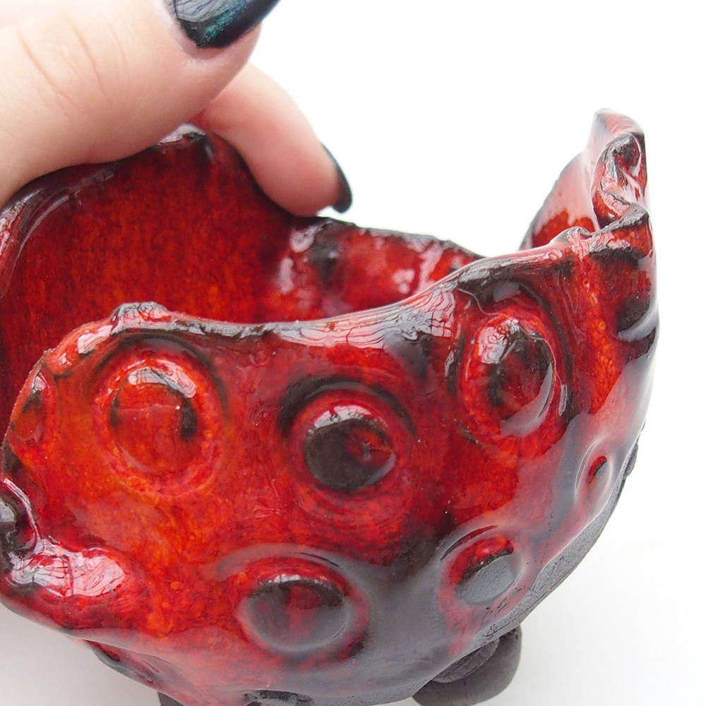 Ceramic shell 9 x 7,5 x 7 cm , colour red