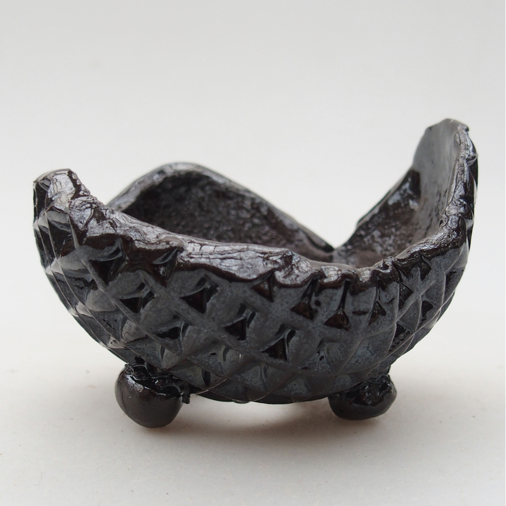 Ceramic Shell 8,5 x 8 x 6 cm , colour black