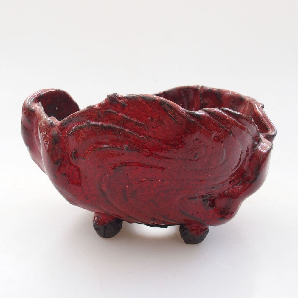 Ceramic shell 9,5 x 8 x 5 cm, color red