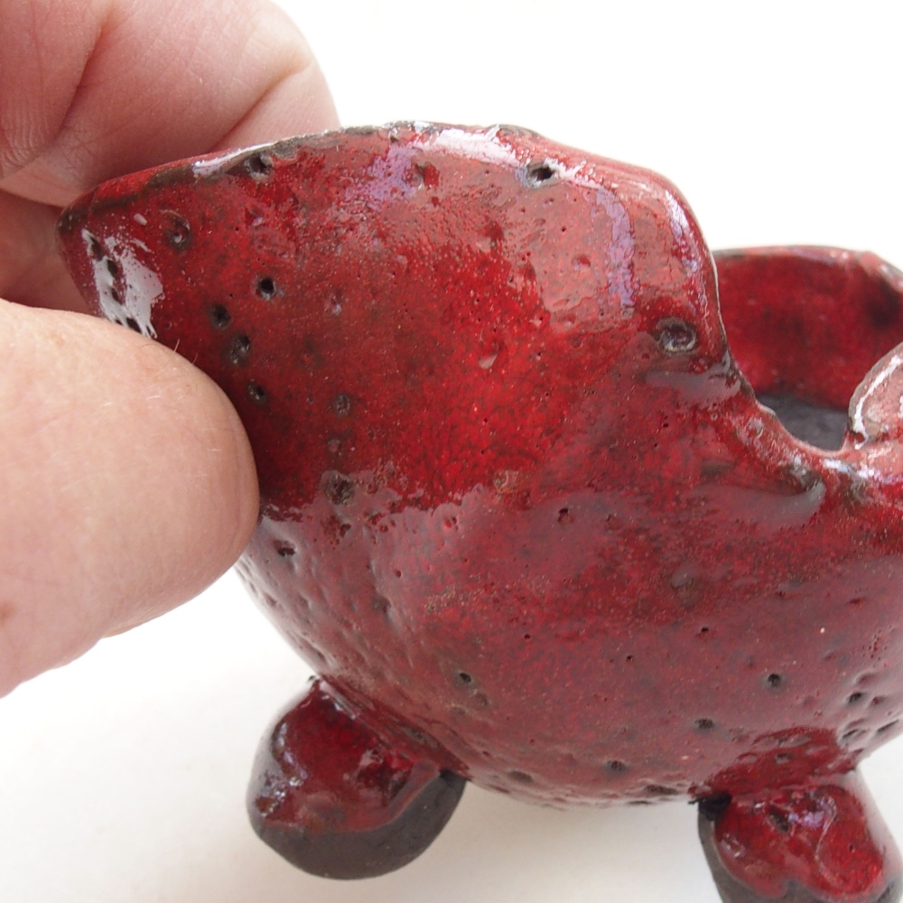 Ceramic shell 7,5 x 7,5 x 6 cm, color red