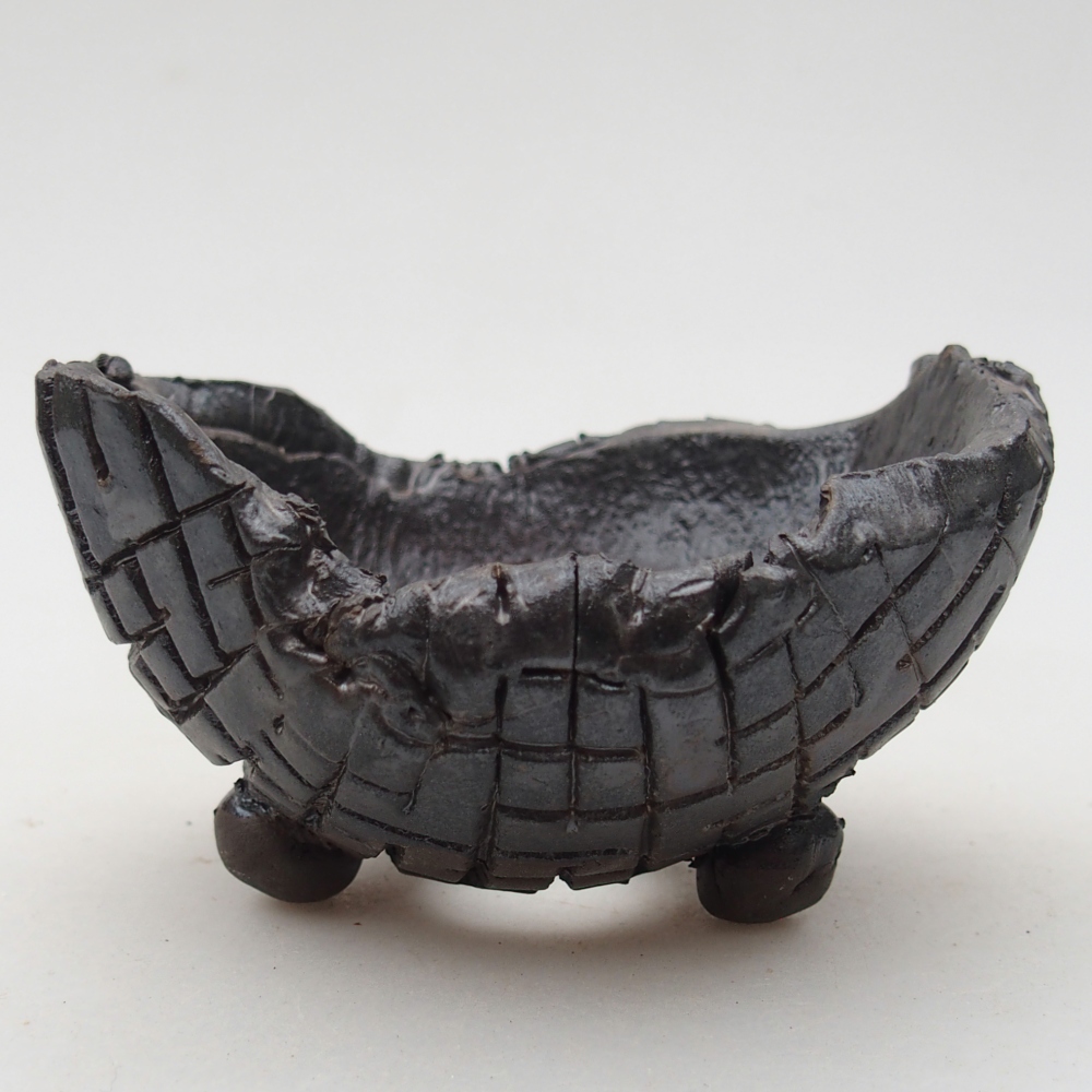 Ceramic Shell 9 x 8 x 5 cm , colour black