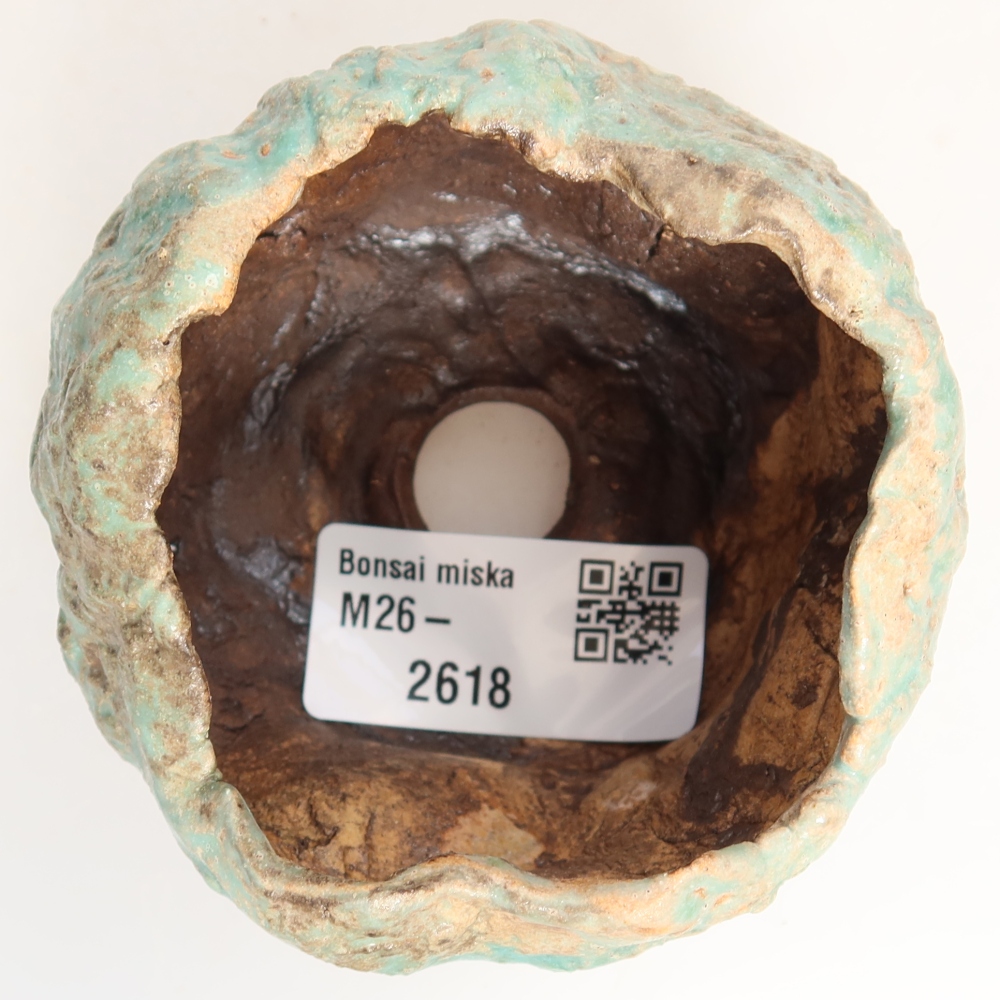 Ceramic Eggshell, 7.5 x 7 x 5.5 cm, green