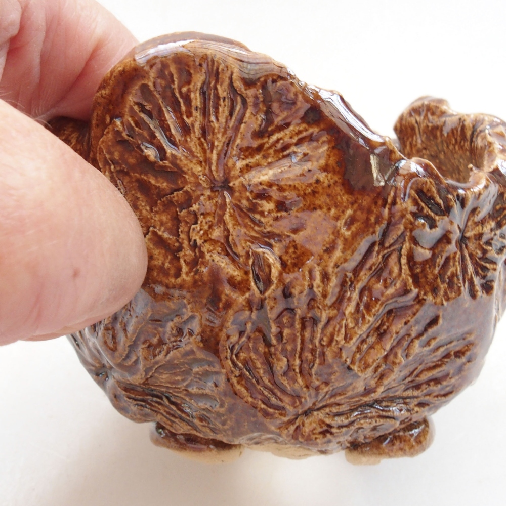 Ceramic shell 7 x 7 x 7,5 cm, color brown