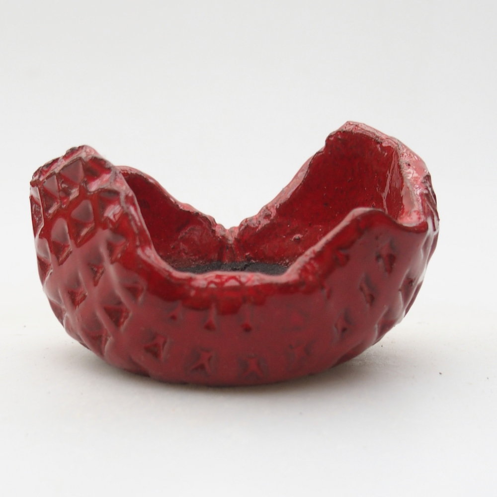 Ceramic Shell 7,5 x 7 x 4,5 cm , colour red