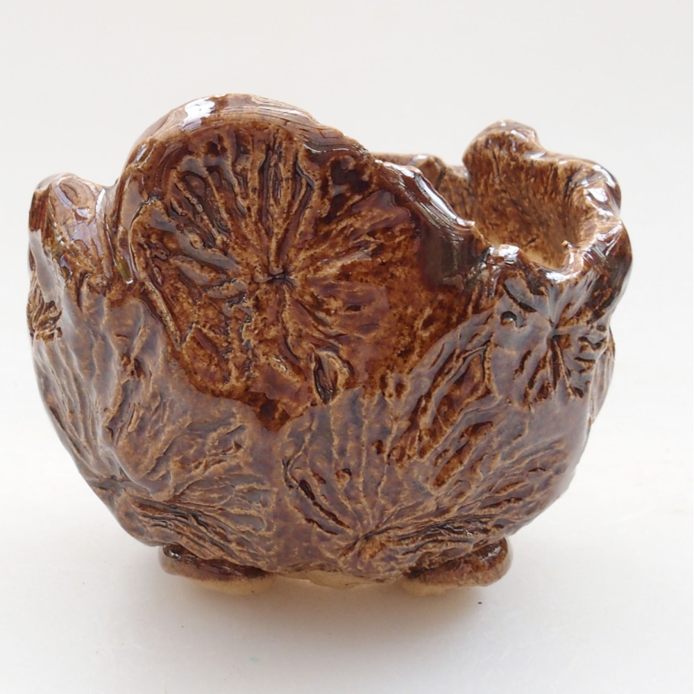 Ceramic shell 7 x 7 x 7,5 cm, color brown