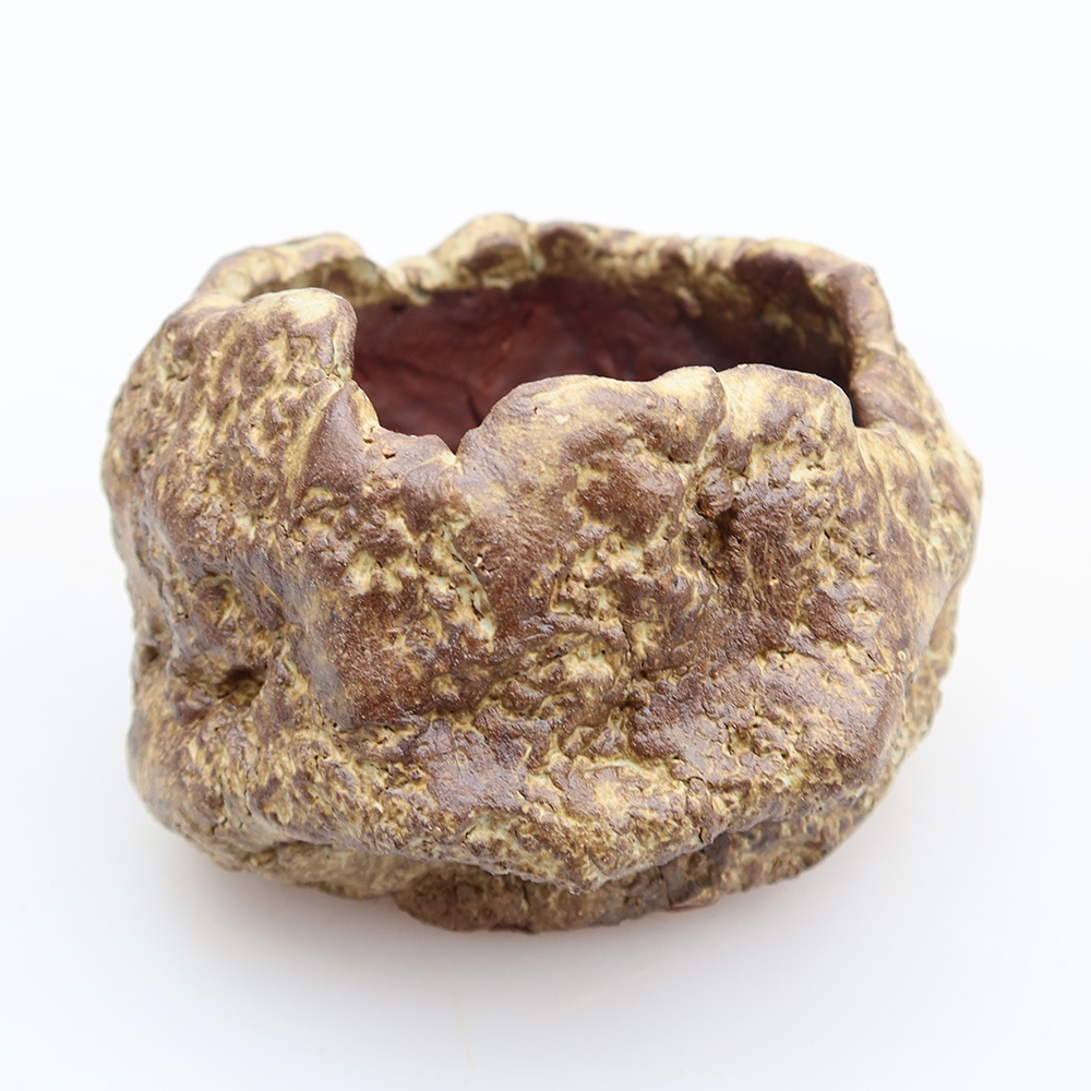 Ceramic Eggshell  6 x 5 x 5.5 cm, brown