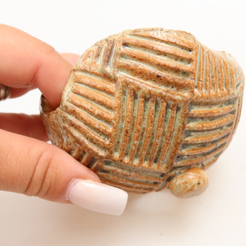 Ceramic shell 9 x 8,5 x 6,5 cm , colour beige
