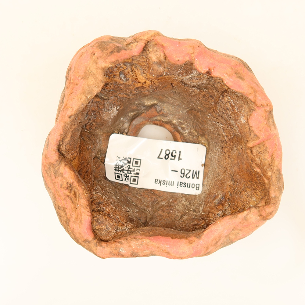 Ceramic Eggshell  7 x 6 x 4.5 cm, pink