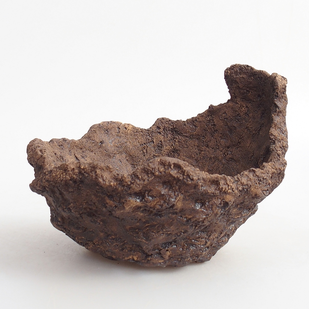 Ceramic shell 14 x 13 x 12 cm , colour brown