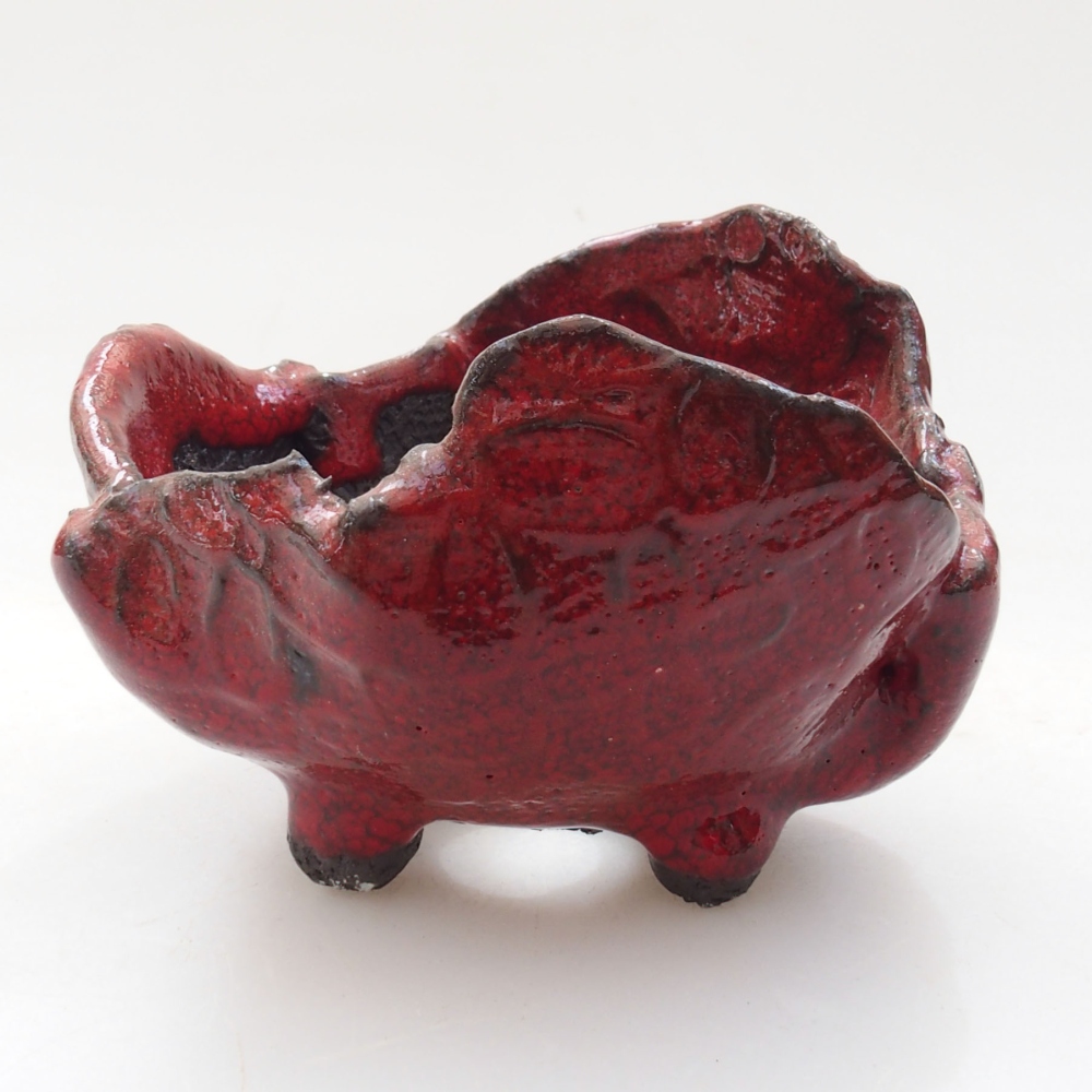 Ceramic shell 8 x 7,5 x 5,5 cm, color red