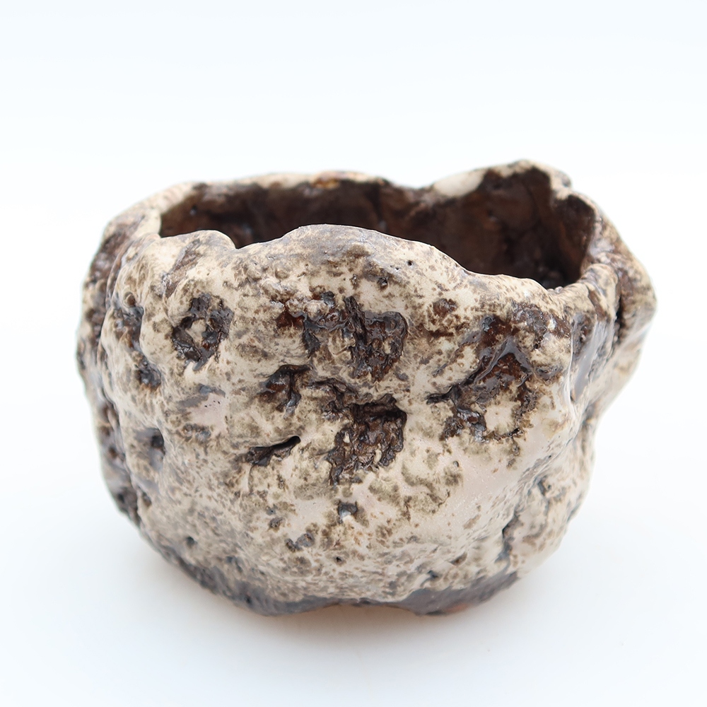 Ceramic Eggshell  6.5 x 5.5 x 6 cm, brown-white