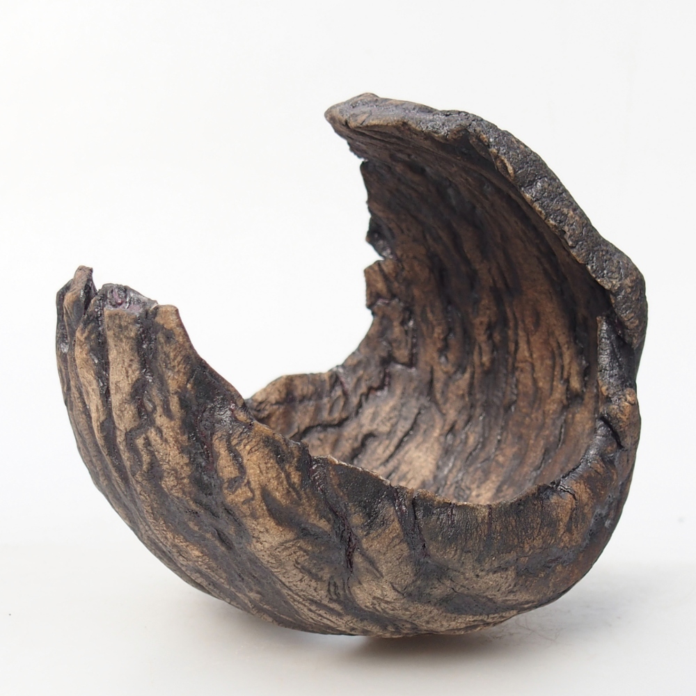 Ceramic Shell 10 x 9 x 10 cm , colour brown