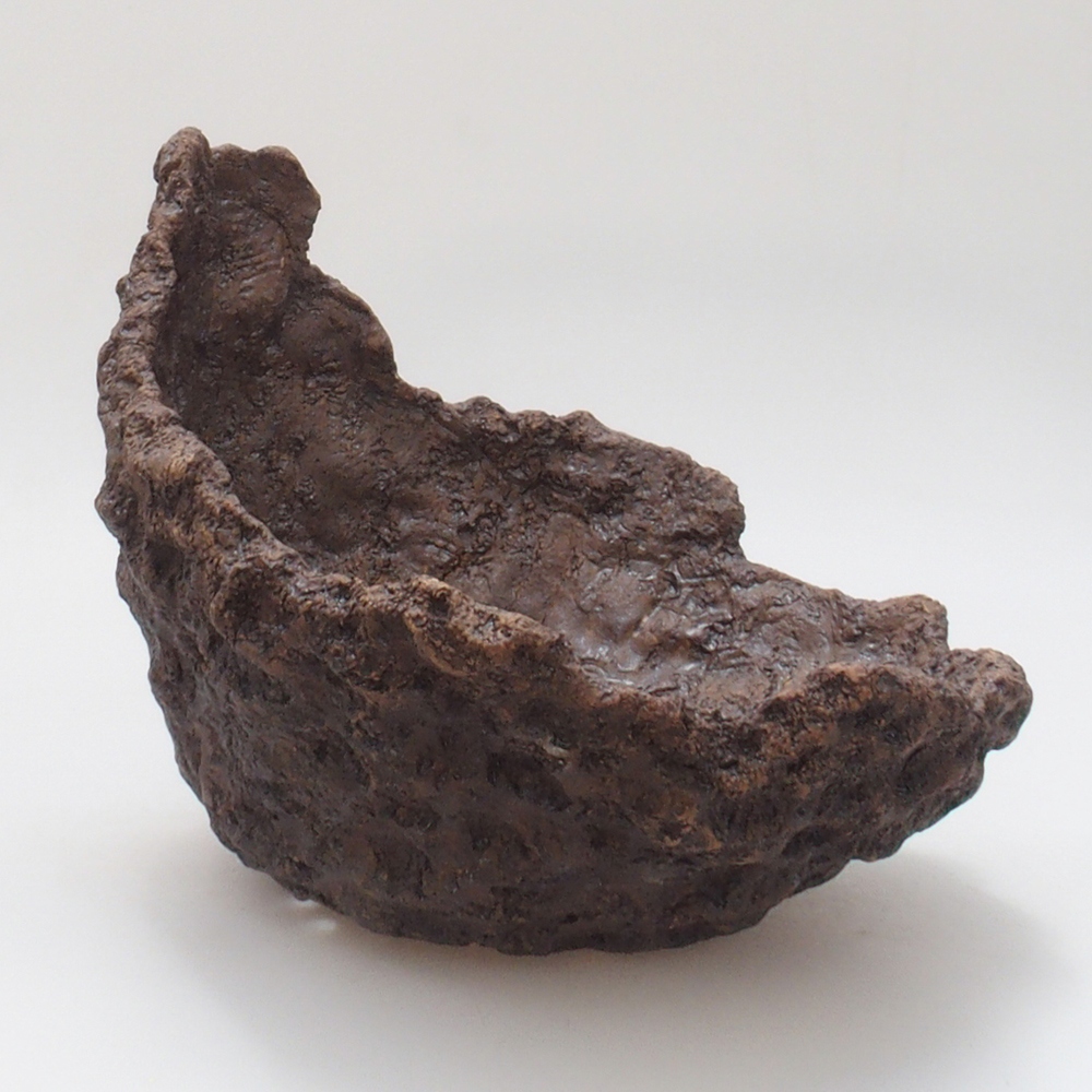 Ceramic shell 22 x 21 x 20 cm, brown color