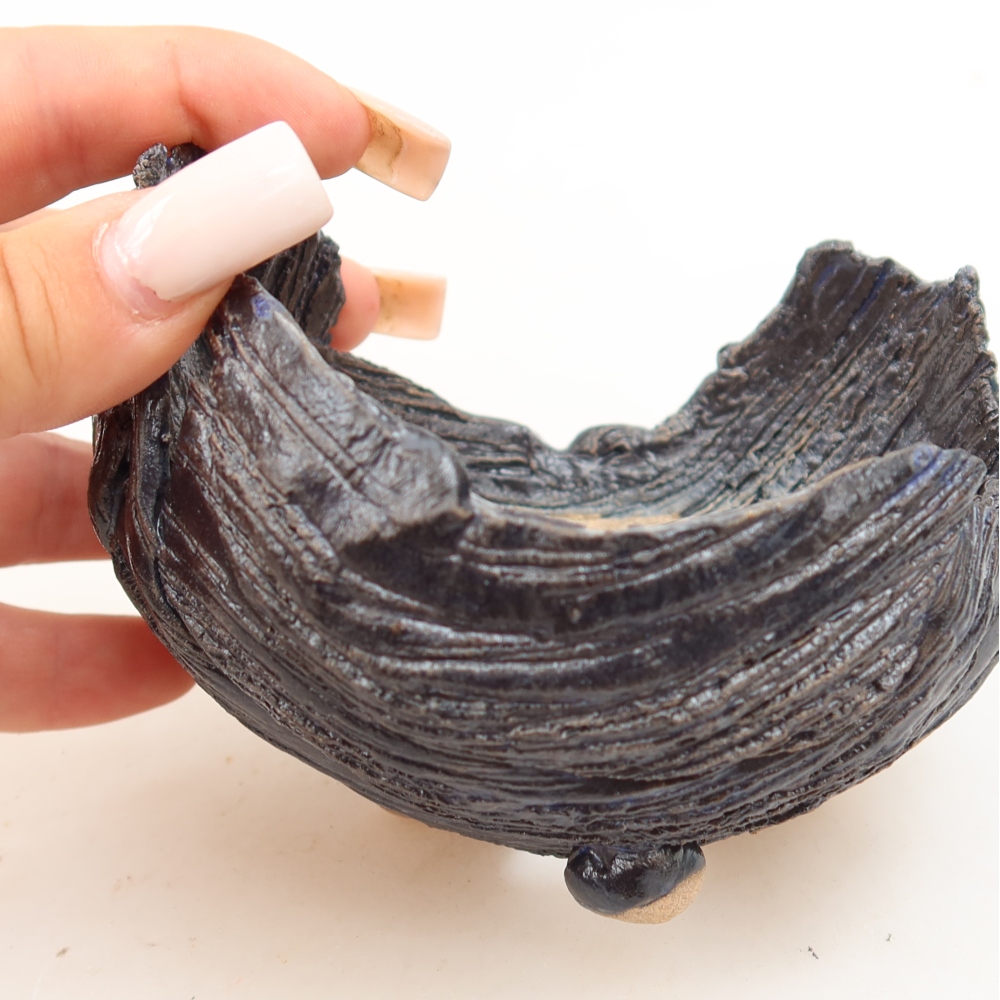 Ceramic Shell  10 x 9 x 8.5 cm, blue