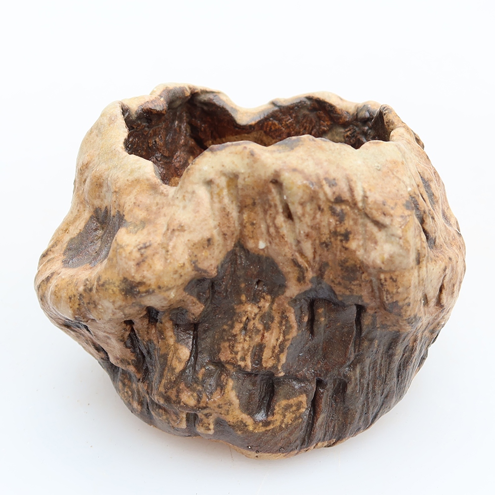 Ceramic Eggshell  5.5 x 5.5 x 6 cm, brown